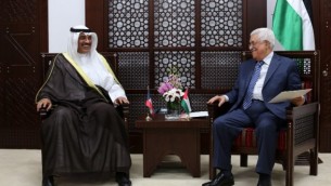 رئيس السلطة الفلسطينية محمود عباس،  ويجتمع مع وزير الخارجية الكويتي الشيخ صباح الخالد الصباح  14 سبتمبر عام 2014 في رام الله   AFP/ABBAS MOMANI