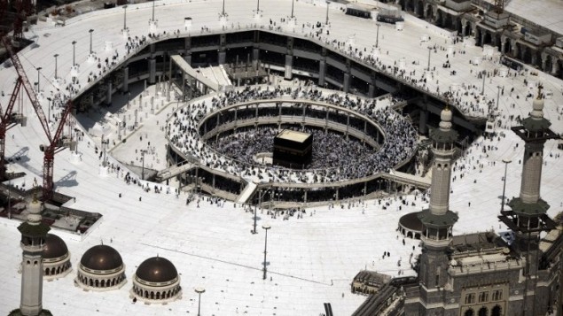 صورة جوية للمسجد الحرام والكعبة الشريفة في مكة المكرمة،  5 تشرين الأول، 2014.  AFP PHOTO/MOHAMMED AL-SHAIKH