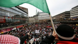 صورة توضيحية لمظاهرة مؤيدة لفلسطين في ستوكهولم، السويد 2012 (ميريام الستير/ فلاش 90)