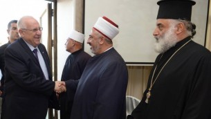 رئيس الدولة رؤوفين ريفلين يلتقي بقادة مسلمون ومسيحيون في كفر ياسيف 2 اوكتوبر 2014 (جي بي او/ مارك نيمان)