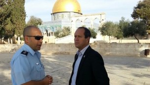 رئيس بلدية القدس داخل الحرم القدسي 28 اكتوبر 2014 Mayor's office