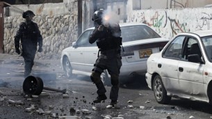قوات الامن الاسرائيلية خلال اشتباكات مع فلسطينيين في القدس الشرقية 30 اكتوبر 2014   AFP/AHMAD GHARABLI