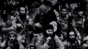 صورة من الفيديو "نيران الحرب"، الذي اصدرته ، بحسب التقارير، الدولة الاسلامية يوم الجمعة سبتمبر 19، 2014  (يوتيوب)