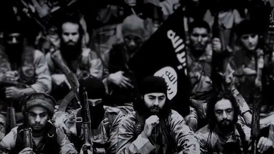 صورة من الفيديو "نيران الحرب"، الذي اصدرته ، بحسب التقارير، الدولة الاسلامية يوم الجمعة سبتمبر 19، 2014 (يوتيوب) صورة من الفيديو "نيران الحرب"، الذي اصدرته ، بحسب التقارير، الدولة الاسلامية يوم الجمعة سبتمبر 19، 2014 (يوتيوب)