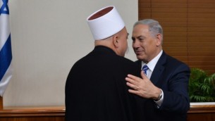 رئيس الوزراء بنيامين نتنياهو يجتمع مع الشيخ موفق طريف، الرئيس الروحي للطائفة الدرزية في إسرائيل، القدس 26 نوفمبر، 2014 Kobi Gideon / GPO