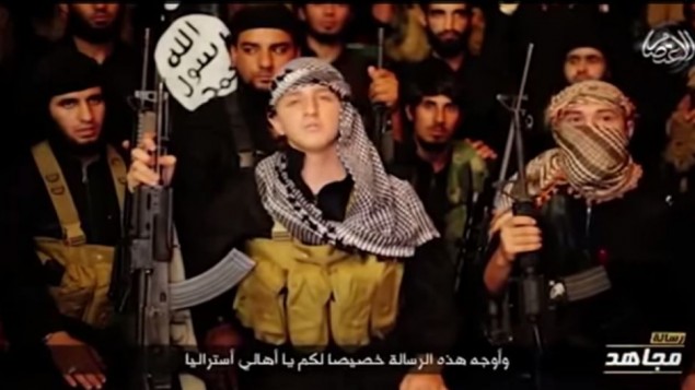 جهادي استرالي في سن المراهقة عبد الله المير يهدد الغرب ويتعهد بأن الدولة الإسلامية "لن توقف القتال حتى نصل إلى أرضكم" (من شاشة اليوتوب) جهادي استرالي في سن المراهقة عبد الله المير يهدد الغرب ويتعهد بأن الدولة الإسلامية "لن توقف القتال حتى نصل إلى أرضكم" (من شاشة اليوتوب)
