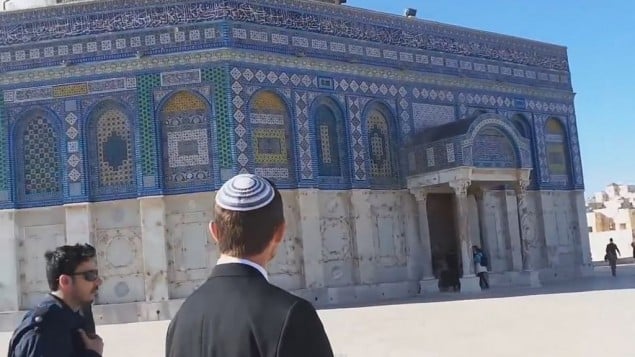 موشيه فيغلين في باحة الاقصى 19 فبراير 2014 (يوتوب) موشيه فيغلين في باحة الاقصى 19 فبراير 2014 (يوتوب)