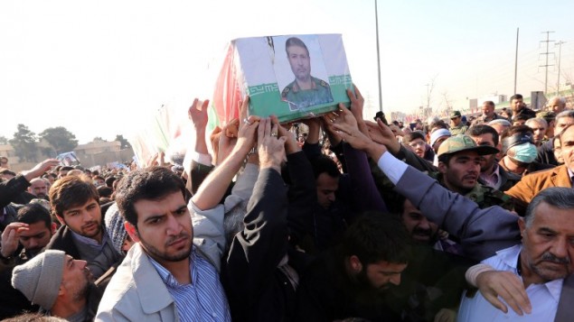 جنازة قائد الحرس الثوري الايراني محمد علي الله الدادي الذي  قتل في غارة جوية اسرائيلية خلال  نهاية الأسبوع على سوريا. شييع جثمانه في طهران 21 يناير 2015 AFP PHOTO / ATTA KENARE