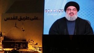 أنصار حسن نصر الله، رئيس الحركة الإسلامية  الشيعية حزب الله في لبنان، يشاهدون بث مباشر لخطابه  في الضاحية الجنوبية لبيروت . 30 يناير 2014  AFP