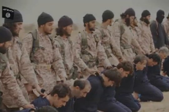 صورة شاشة من فيديو نشرته الدولة الاسلامية (يوتوب)
