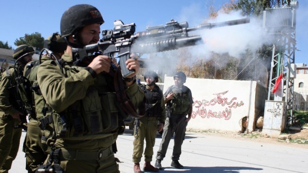 صورة توضيحية لجنود في الجيش الاسرائيلي قرب بيت لحم  (Najeh Hashlamoun/Flash90)