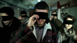 صورة شاشة في فيديو اعنية غربة لفرقة ترابية (يوتوب)