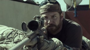 صورة من فيلم "اميركان سنايبر" (القناص الأمريكي) للمخرج كلينت ايستوود (Trailer; YouTube screen capture)