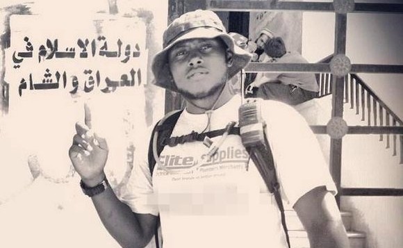 نيفو سارايفا (28 عاما)، الذي انتقل للعيش في بريطانيا قبل 10 سنوات (تويتر)