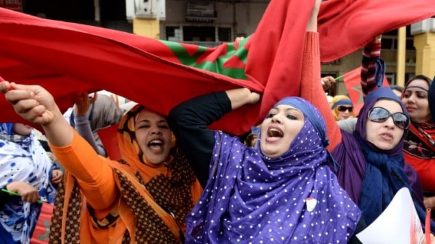 نساء مغربيات يتظاهرن من اجل المساواة بين الرجال والنساء في يوم المرأة العالمي في الرباط، 8 مارس 2015 (FADEL SENNA / AFP)
