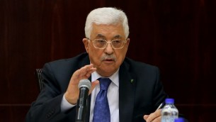 رئيس السلطة الفلسطينية محمود عباس خلال اجتماع للجنة التنفيذية الفلسطينية في الضفة الغربية، 19 مارس 2015 (ABBAS MOMANI / AFP)