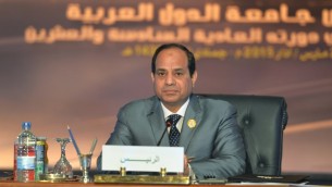 الرئيس المصري عبد الفتاح السيسي خلال اجتماع القمة العربية السنوي في شرم الشيخ، 29 مارس 2015 (MOHAMED EL-SHAHED / AFP)