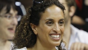 المغنية الإسرائيلية من اصول يمنية اخينوعم نيني، المعروفة باسمها الفني نوا، 31 يوليو 2013 (Miriam Alster / Flash90)