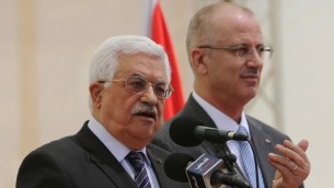 رئيس السلطة الفلسطينية محمود عباس خلال خطاب في رام الله، 5 ابريل 2015 (ABBAS MOMANI / AFP)