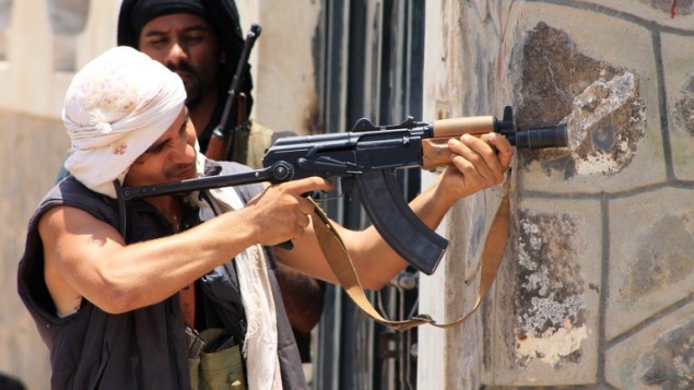 عسكريون موالون للرئيس السابق علي عبد الله صالح في مدينة عدن، اليمن، 24 ابريل 2015 (SALEH AL-OBEIDI / AFP)