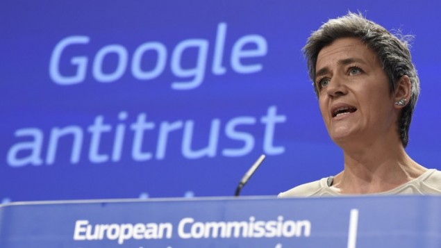لمفوضة الاوروبية المكلفة ملف غوغل مارغريتي فيستاغر، 14 ابريل 2015 (JOHN THYS / AFP) لمفوضة الاوروبية المكلفة ملف غوغل مارغريتي فيستاغر، 14 ابريل 2015 (JOHN THYS / AFP)