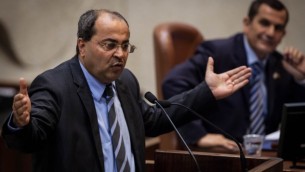 أحمد الطيبي خلال خطاب له في الكنيست في 21 مايو، 2012. (Uri Lenz/Flash90)