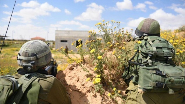 جنود خلال تدريب للجيش الإسرائيلي في وحدة حدود غزة في 22 مارس 2015 (IDF spokesman)