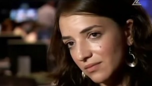 مقدمة الأخبار العربية لوسي اهاريش (YouTube screenshot)
