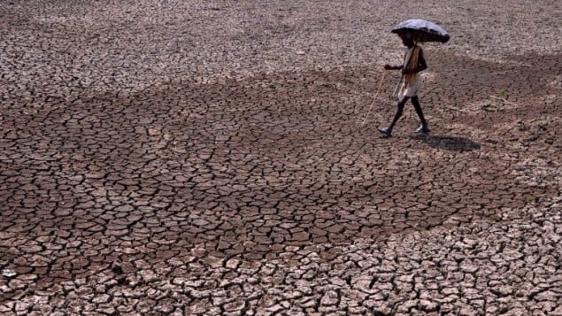 صورة توضيحية: تربة جافة في شرق الهند، 22 مايو 2015 (ASIT KUMAR / AFP)