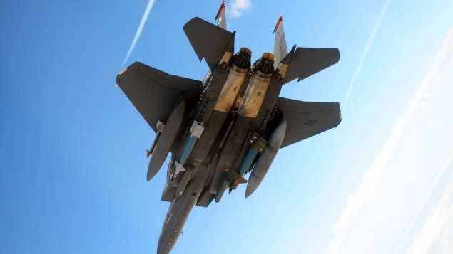 طائرة F-15E أمريكية تحمل قنابل GBU-12 و GBU-28 خلال تدريبات في يوتا عام 2010. (US Air Force) طائرة F-15E أمريكية تحمل قنابل GBU-12 و GBU-28 خلال تدريبات في يوتا عام 2010. (US Air Force)