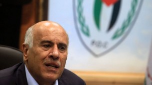 رئيس إتحاد كرة القدم الفلسطيني جبريل الرجوب خلال حديثه في مؤتمر صحفي في رام الله، 2 فيراير، 2014. (Issam Rimawi/Flash90)