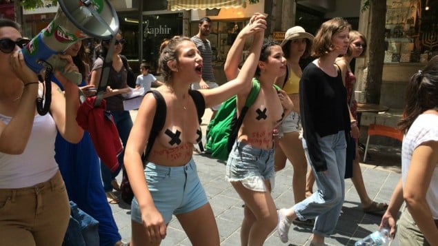 "مسيرة الشراميط" في القدس، 29 مايو، 2015. ( Ghert-Zand/Times of Israel)