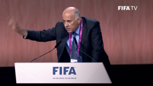 رئيس الإتحاد الفلسطيني لكرة القدم جبريل رجوب خلال خطاب أمام كونغرس الفيفا في 29 مايو، 2015. (لقطة شاشة: FIFA )