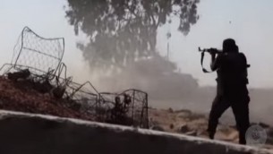 صورة توضيحية لمجاهدون في شبه جزيرة سيناء (YouTube screen capture)