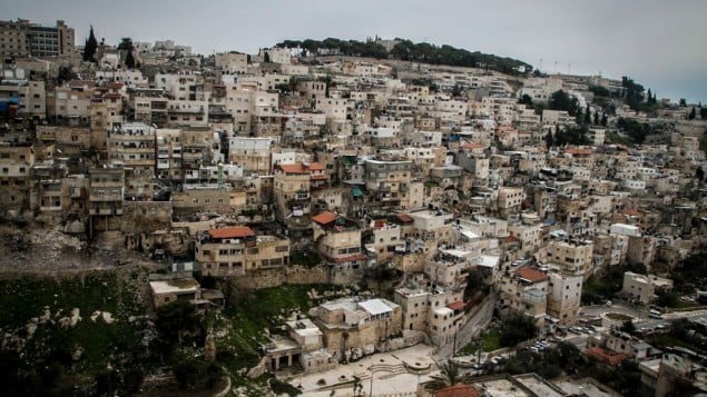 صورة  لحي سلوان العربي خارج البلدة القديمة في القدس، 23 فبراير، 2015. (photo credit: Marcelo Sus/Flash90)