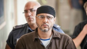 عبد الله البرغوثي في طريقه إلى محكمة الصلح في القدس لإدلاء الشهادة ضمن دعوى مدنية أمريكية ضد القيادة الفلسطينية، في 20 يونيو، 2012. ((Noam Moskowitz/Flash90)