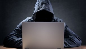 صورة توضيحية: هاكر (عبر Shutterstock)