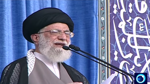 آية الله علي خامنئي يخطب في طهران، 18 يوليو 2015 (Iran Press TV screenshot)