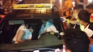 صورة شاشة لتصوير لحادث اعتداء على شاب مثلي في مدينة فاس في المغرب (YouTube)