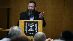 باروخ مارزل خلال نقاش في لجنة الإنتخابات المركزية في الكنيست، 12 فبراير، 2015. (Hadas Parush/Flash90)
