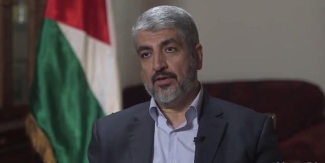 رئيس المكتب السياسي لحركة حماس خالد مشعل في الدوحة، قطر، أغسطس 2014 (لقطة شاشة: Yahoo News)