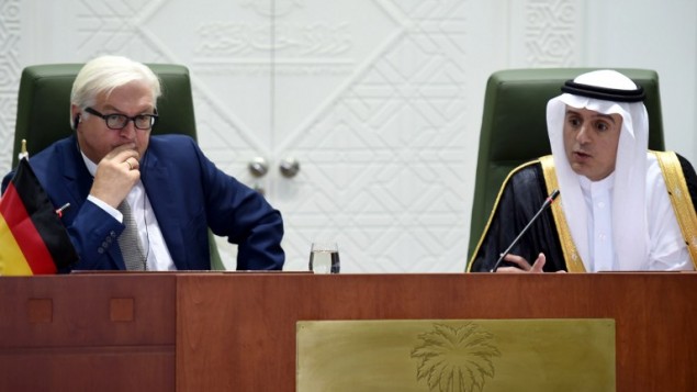 وزير الخارجية السعودي عادل الجبير خلال مؤتمر صحافي مع نظيره الالماني فرانك فالتر شتاينماير في الرياض، 19 اكتوبر 2015 (FAYEZ NURELDINE / AFP)