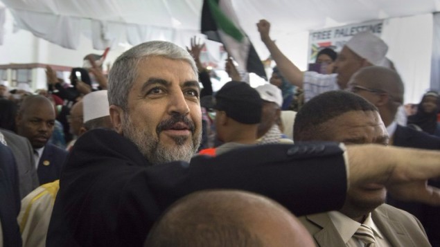 القائد السياسي لحركة حماس خالد مشعل خلال مظاهرة نظمها حزب المؤتمر الوطني الافريقي الحاكم في جنوب افريقيا، 21 اكتوبر 2015 (AFP Photo/Rodger Bosch)