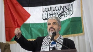 القائد السياسي لحركة حماس خالد مشعل خلال مظاهرة نظمها حزب المؤتمر الوطني الافريقي الحاكم في جنوب افريقيا، 21 اكتوبر 2015 (AFP Photo/Rodger Bosch)