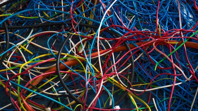 صورة توضيحية لكوابل مقطوعة (CC BY darkday, Flickr) صورة توضيحية لكوابل مقطوعة (CC BY darkday, Flickr)