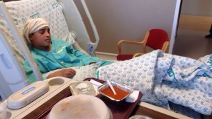 أحمد مناصرة، الفتى الذي قام مع إبن عمه  بهجوم طعن في القدس، 12 أكتوبر، 2015 في مستشفى "هداسا عين كيريم" في القدس، 15 أكتوبر، 2015. مناصرة تعرض للدهس من قبل سيارة بينما كان يحاول الفرار من موقغ الهجوم. (Courtesy)