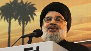 قائد حزب الله حسن نصرالله يقدم خطام في بيروت، 3 نوفمبر 2014 (AFP/STR)