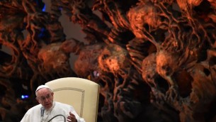 البابا فرنسيس في الفاتيكان، 21 نوفمبر 2015 (AFP/GABRIEL BOUYS)