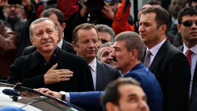 الرئيس التركي رجب طيب اردوغان بعد الادلاء بصوته في إسطنبول، 1 نوفمبر 2015 (OZAN KOSE / AFP)