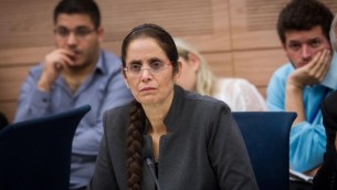 عضو الكنيست عنات بيركو خلال مشاركتها في جلسة للجنة الشؤون الخارجية والدفاع في الكنيست، 19 نوفمبر، 2015. (Miriam Alster/FLASH90)